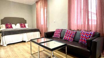 3 Schlafzimmer, BĂŒgeleisen/BĂŒgelbrett, Internetzugang, BettwĂ€sche