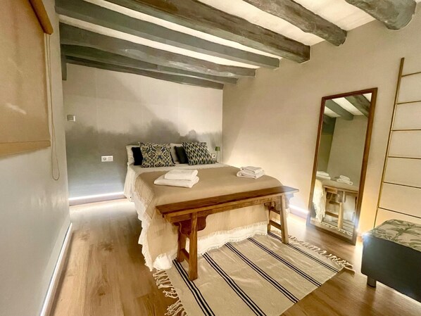 1 habitación, tabla de planchar con plancha, internet y ropa de cama 