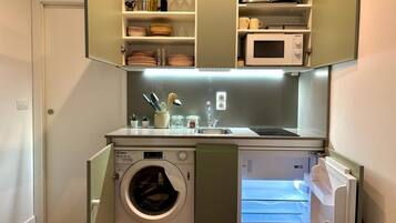 Fridge, microwave, stovetop, coffee/tea maker