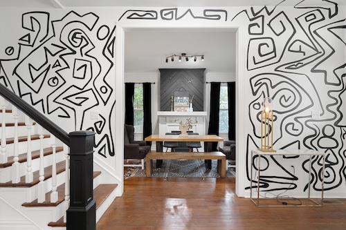 Spacious 4-bedroom house in charming Richmond with WiFi and AC