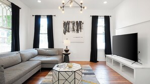 Unclassified image, 4 of 75, button - Spacious 4-bedroom house in charming Richmond with WiFi and AC (Richmond)