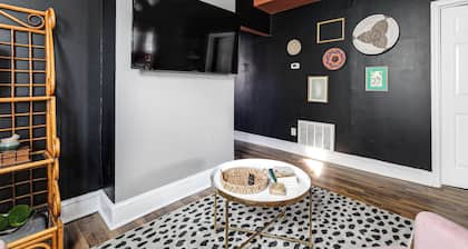 Charming 3-bedroom house in fantastic Richmond with WiFi, AC
