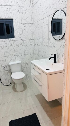 Classic Single Room, Balcony | Bathroom - Belgam Lodge (Serrekunda)