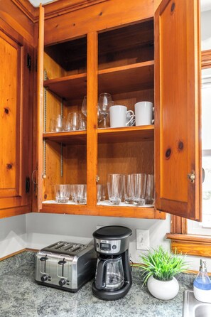 Private kitchen - Charming 3-bedroom house with AC and WiFi in wonderful Richmond (Richmond)