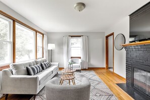 Living area - Charming 3-bedroom house with AC and WiFi in wonderful Richmond (Richmond)