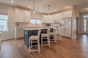 Condo, Multiple Beds, Patio, Garden View (2728 Harbor Court) | Private kitchen | Fridge, microwave, oven, stovetop