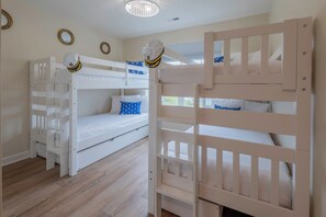 Condo, nhiều giường, sân hiên, quang cảnh vườn (2728 Harbor Court) | 4 phòng ngủ, trang trí khác biệt
