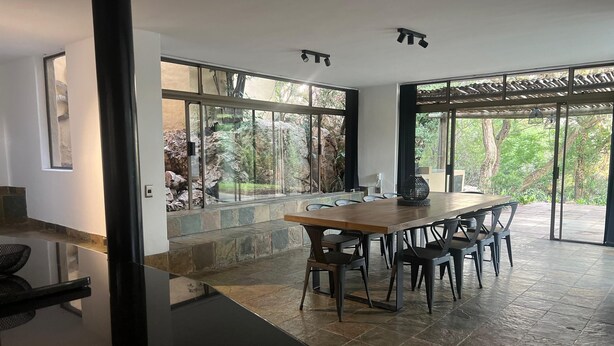 In-room dining - Bryanston Luxurious 4-Bed Villa (Sandton)