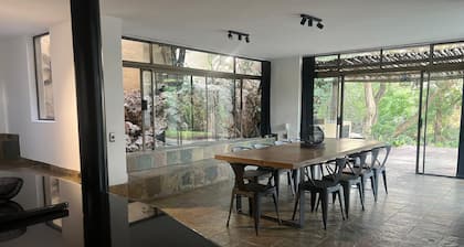 Bryanston Luxurious 4-Bed Villa