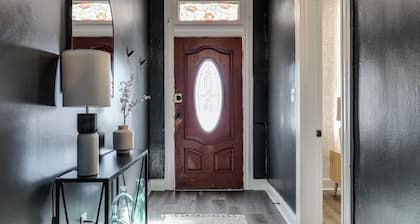 Charming 2-bedroom house with WiFi and AC in Richmond