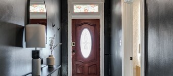 Charming 2-bedroom house with WiFi and AC in Richmond