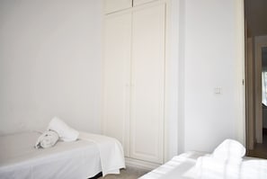 1 chambre, fer et planche à repasser, Wi-Fi gratuit, draps fournis