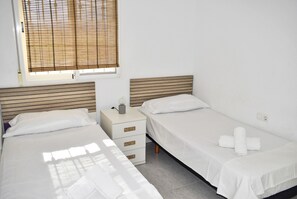 2 slaapkamers, een strijkplank/strijkijzer, gratis wifi, beddengoed