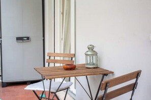 Outdoor dining - Sunny House (Roma)