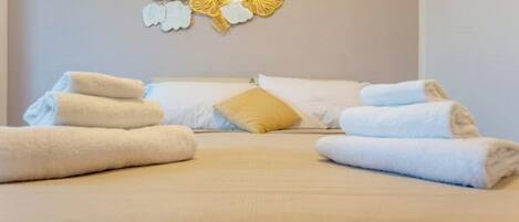 3 bedrooms, in-room safe, desk, iron/ironing board