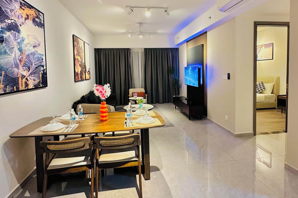 1 bedroom, Egyptian cotton sheets, premium bedding, memory-foam beds