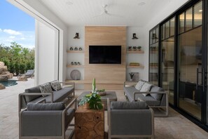 Interior - Morlando Three floor rocket ship, luxurious interior, back yard oasis with pool (Kissimmee)