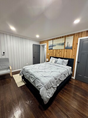 2 slaapkamers, een strijkplank/strijkijzer, gratis wifi, beddengoed