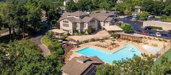 Indoor Pool/Bunk/2 King/Arcade/Foosball/Hot tub!

