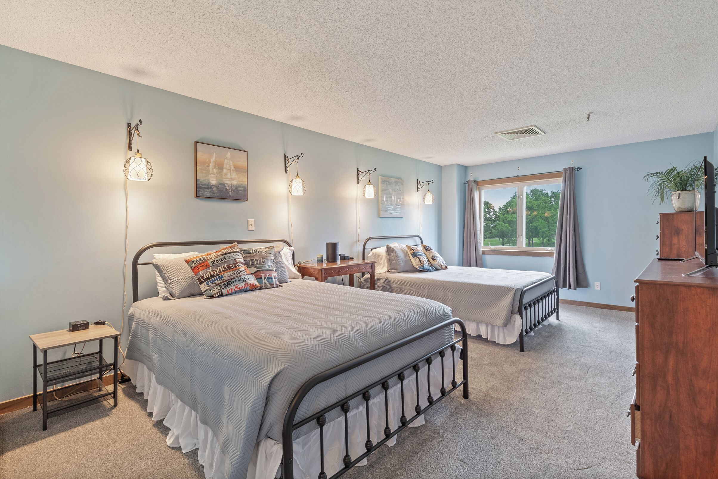 2 bedrooms, desk, iron/ironing board, travel crib