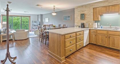 Luxury Condo Steps from Shangri La, Anchor