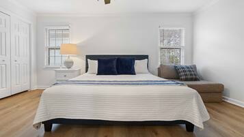 4 bedrooms, desk, free WiFi, bed sheets