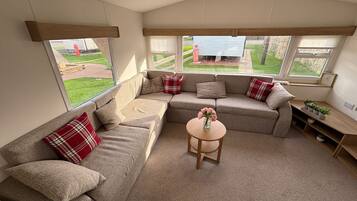 Apartemen | Area keluarga | TV