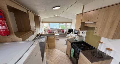 Cozy Coastal Caravan in Eyemouth