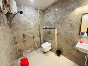 Executive Room | Bathroom | Shower, free toiletries, towels, soap - Hotel The Ananta Inn (Gwalior)