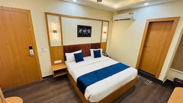 Executive Room | Desk, iron/ironing board, free WiFi