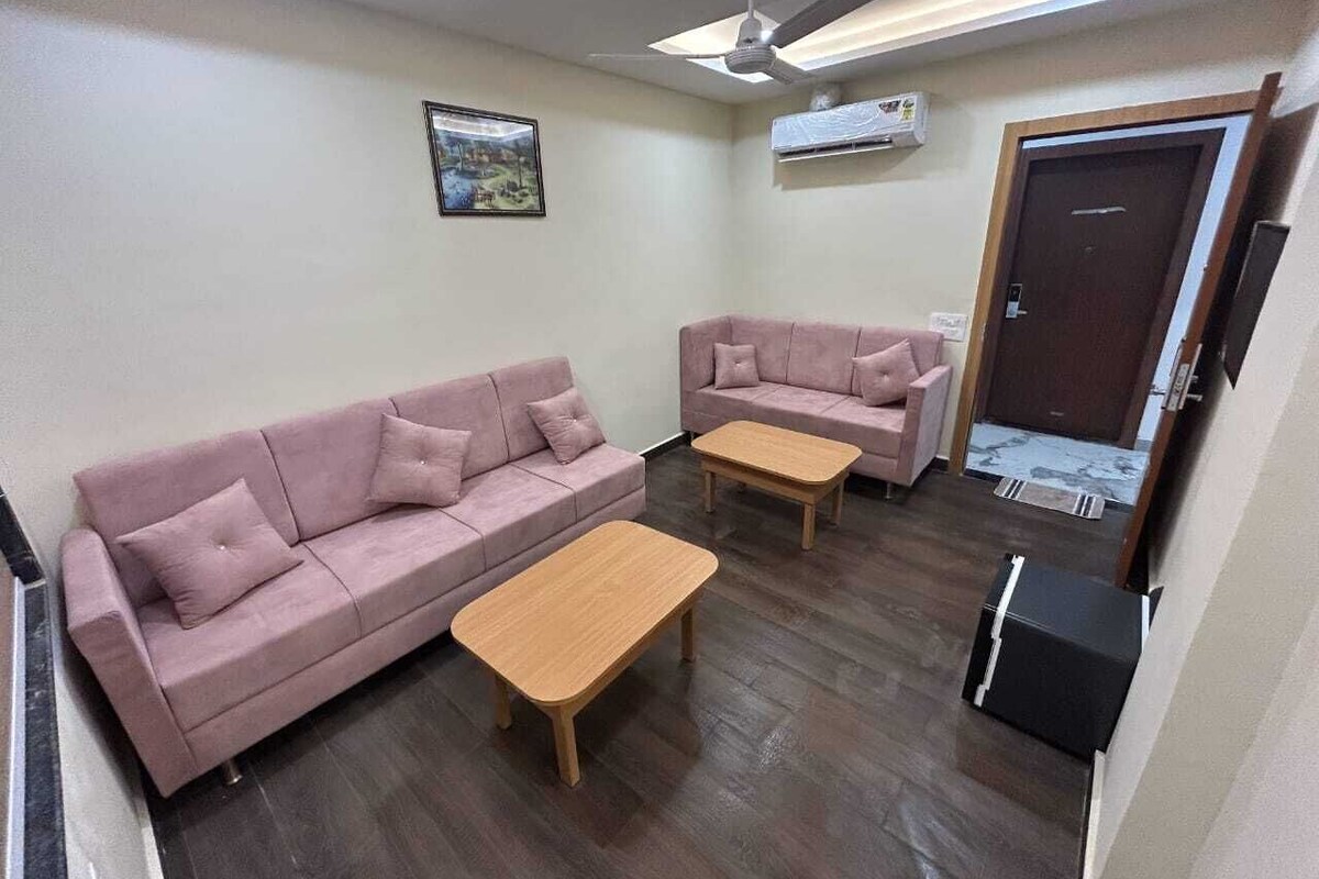 Premium Room | Desk, iron/ironing board, WiFi (free)