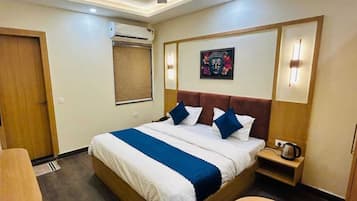 مكتب ومكواة/لوح كي وواي فاي مجانًا