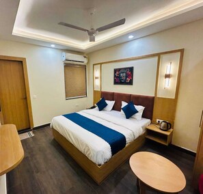 Schreibtisch, Bügeleisen/Bügelbrett, kostenloses WLAN