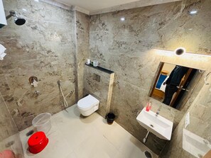 Kamar Eksekutif | Kamar mandi | Shower, perlengkapan mandi gratis, handuk, dan sabun