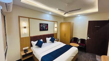 مكتب ومكواة/لوح كي وواي فاي مجانًا