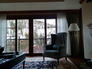Interior - Ritz Vail 3 Bed/3.5 Bath. Sleeps 8-Winter 2027 1/2-1/9 or 2/13-2/20 or 3/27-4/3 (Vail)