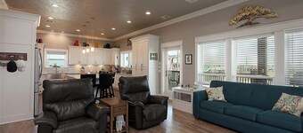 The Crystal Beach House - Bonnies Bungalow 