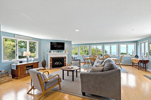 Bay Views and Panoramic Sunsets!