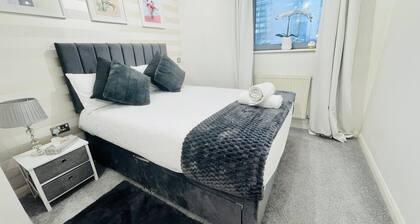 Entire Apartment next to Canary Wharf London