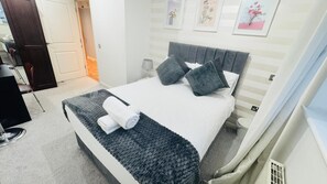 1 habitación, tabla de planchar con plancha, wifi y ropa de cama 