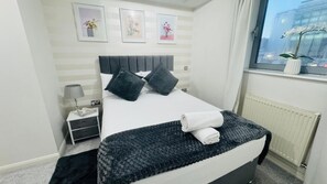 1 habitación, tabla de planchar con plancha, wifi y ropa de cama 