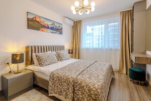 1 bedroom, in-room safe, desk, iron/ironing board - OnTop Apartments (Brașov)