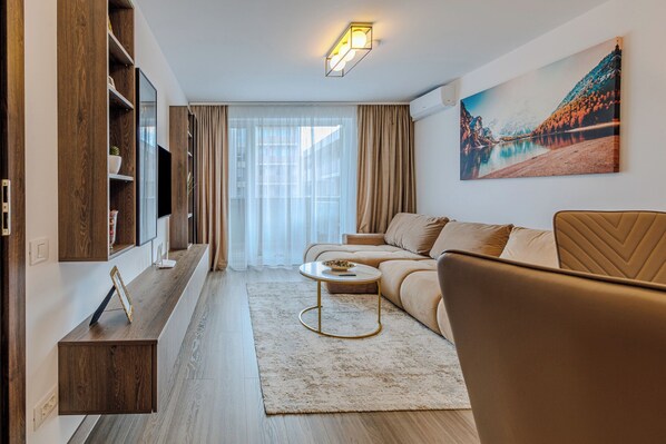 Smart TV - OnTop Apartments (Brașov)