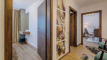 1 bedroom, in-room safe, desk, iron/ironing board