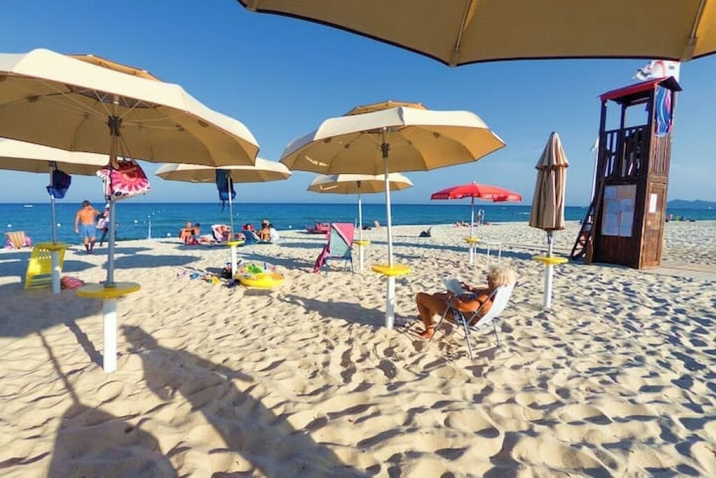 海灘、躺椅、沙灘巾