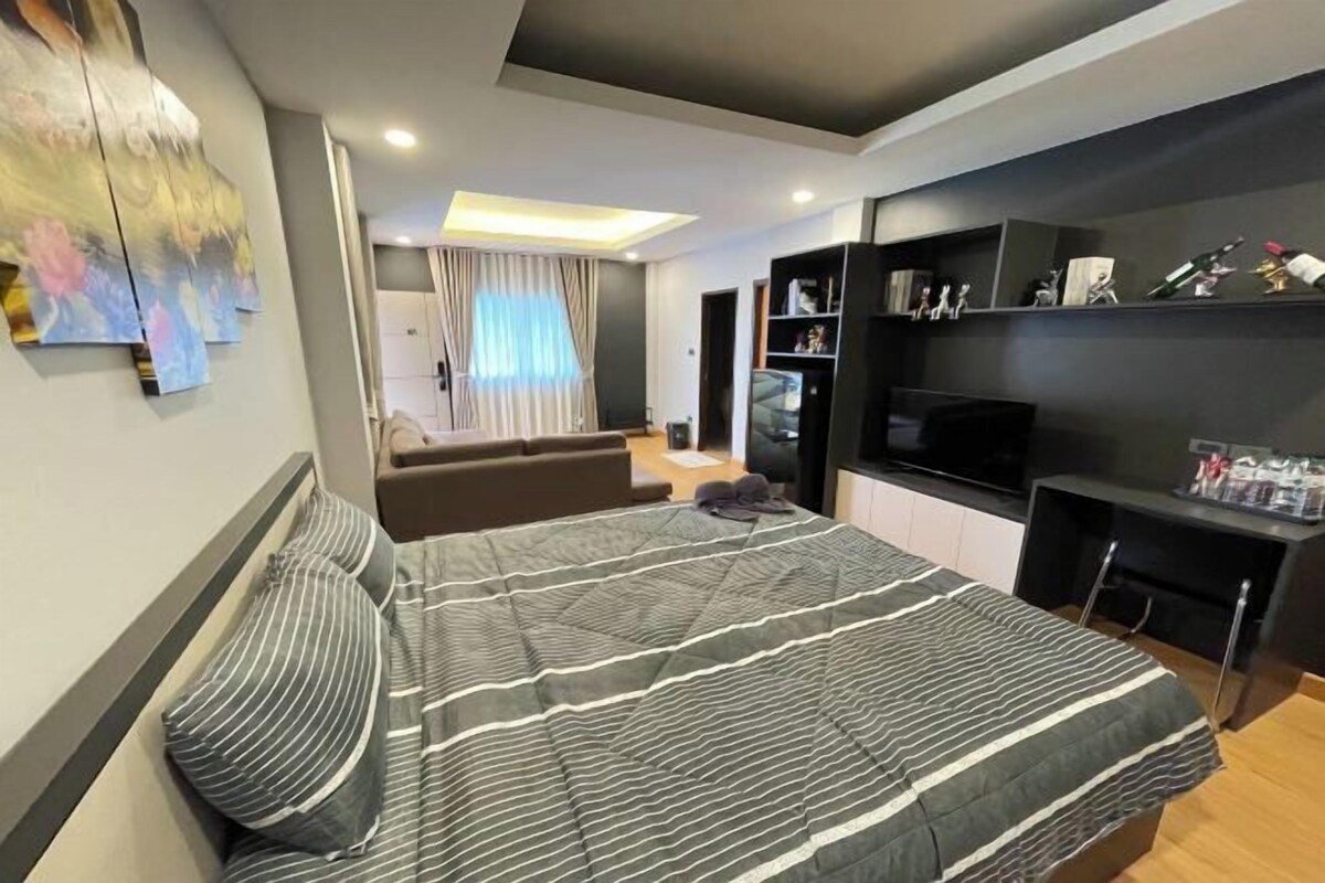 Minibar, in-room safe, desk, blackout curtains