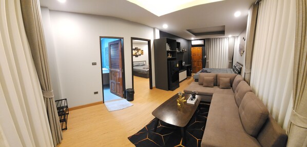 Family Quadruple Room, 2 Bedrooms, Connecting Rooms