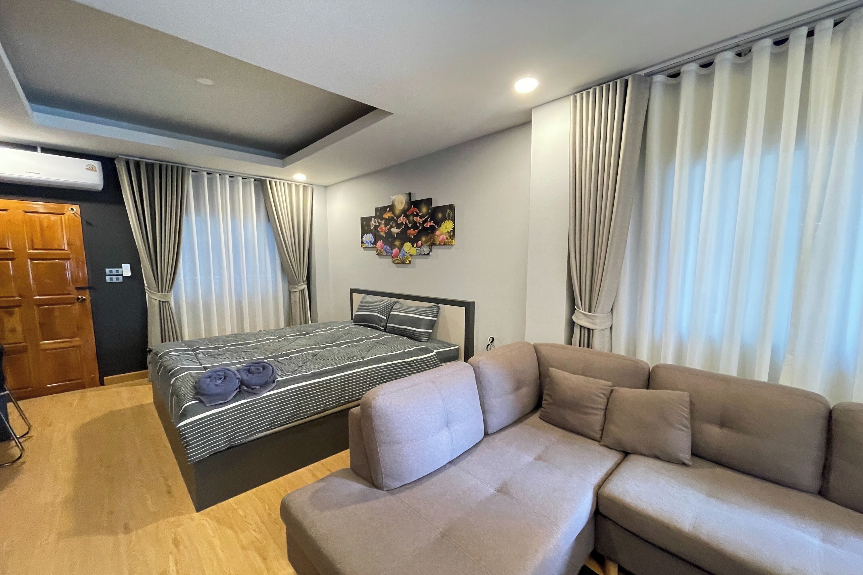 Suite familiar | Minibar, escritorio, wifi gratis y ropa de cama