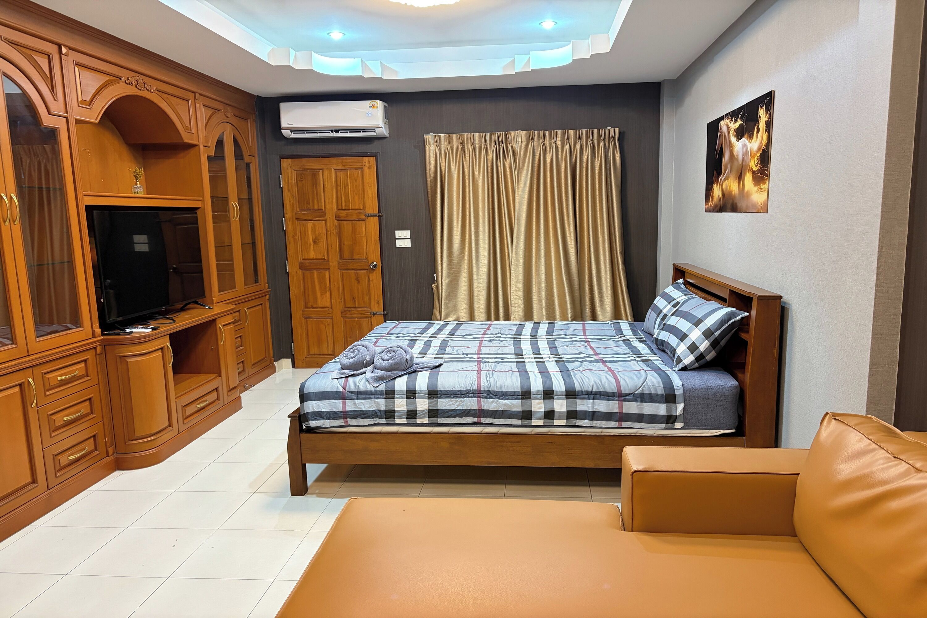 Family Suite | Bathroom | Free toiletries, hair dryer, towels, soap