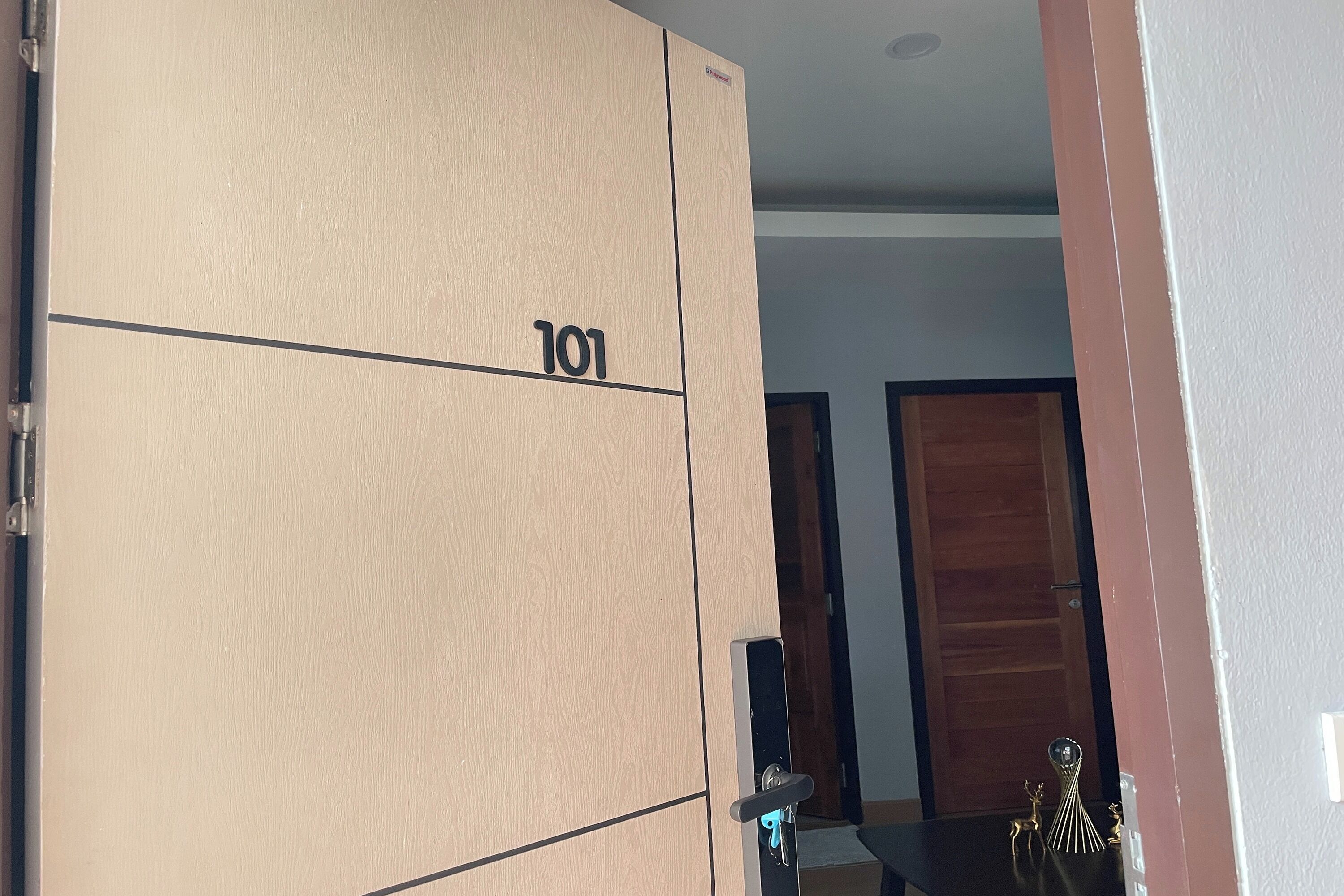 Family Suite | Minibar, desk, WiFi (free), bed sheets